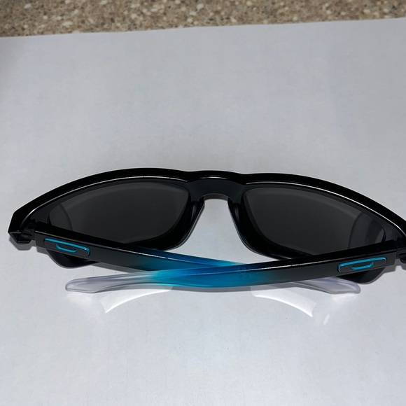 Oakley Holbrook sunglasses model 009102 – K155
Good condition. - Picture 9 of 15